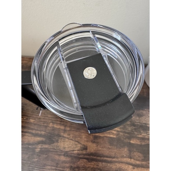 New lululemon Insulated Mug 20oz Black With Lid & Lock Coffee Tea Handle NWT - Picture 4 of 7